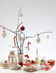 Place setting for Christmas in white and red