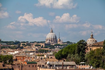 Fototapeta na wymiar Ausblick über Rom zum Petersdom