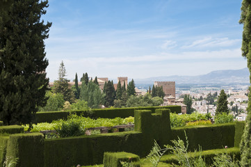 Fototapeta premium Blick von Generalife auf Alhambra, Granada, Andalusien, Spanien
