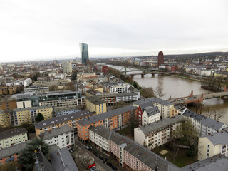 Obraz premium total ansicht der stadt frankfurt am main fotografiert während einer sightseeing tour in frankfurt am main mit einem weitwinkel objektiv