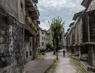 Dunkle Gasse in Chambery