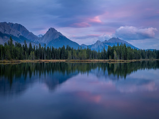 Fototapeta na wymiar Spillway Lake in Peter Lougheed Provincial Park, Kananaksis