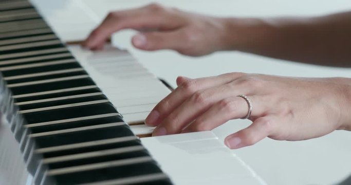 Woman play piano