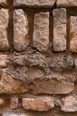Alternating wall stones