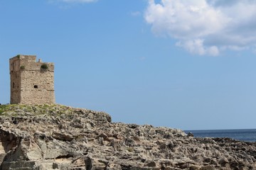 Fototapeta na wymiar Mar con rocas del sud de Italia