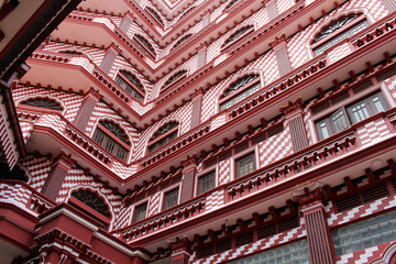 The interesting architecture of Red Mosque Jami-Ul-Alfar in Colombo