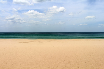 Fototapeta na wymiar The white sand beach and lazy wave of Dutch Bay in Trincomalee