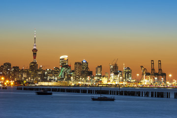 Obraz na płótnie Canvas Sunset over Auckland