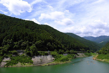 Fototapeta na wymiar 名栗湖とレジャーの風景