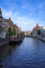 アムステルダムの川と花市場と街並み
