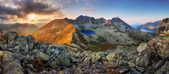 Fotobehang Kaki Panorama van berglandschap in de zomer in Tatra bij zonsondergang in Slowakije