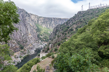 Fototapeta na wymiar Douro River as it passes through Aldeadavila, Salamanca, in the Arribes del Duero Park