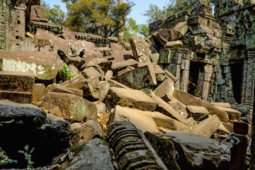Fototapeta na wymiar Broken ruin in ta prohm temple area in siem reap cambodia