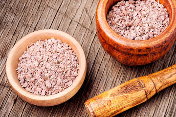 Grinded rhizomes of iris