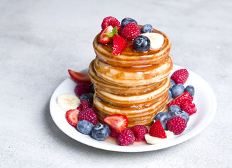 Delicious pancakes with fruit