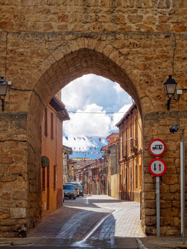 rch of Santa Maria is the north gate to the old part of the town  - Mansilla de las Mullas, Castile and Leon, Spain