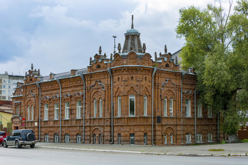 Fototapeta na wymiar Biysk, a historic house on the former Great street