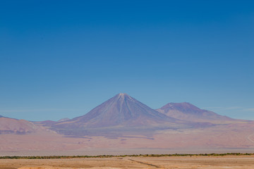 Licancabur volcan paysage atacama Chili désertique spectaculaire