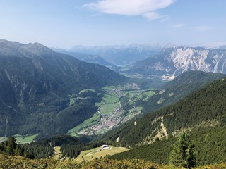 Obraz premium Tiroler Alpenlandschaft, Panoramablick, Berg-Talblick