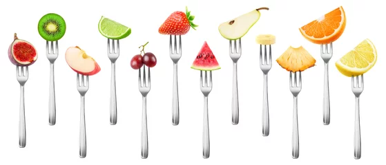 Foto op Plexiglas 12 isolated fruit pieces. Cut fig, apple, kiwi, lemon, grape, orange, lime, strawberry, watermelon, banana, pineapple and pear on a steel dessert fork isolated on white background with clipping path © ChaoticDesignStudio
