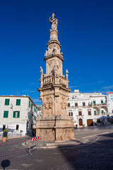 Fototapeta na wymiar Obelisco Sant'Oronzo - Ostuni