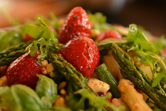 Erdbeer Spargel Salat