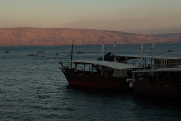Fototapeta premium boat at sunset