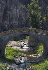 Fototapeta na wymiar the bridge over the river Caucasicola. old Tbilisi. 