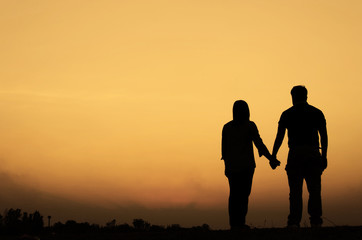 Fototapeta na wymiar Silhouette of sweet couple in love happy time in beautiful sunset