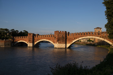 Fototapeta na wymiar verona italy - castelvecchio bridge