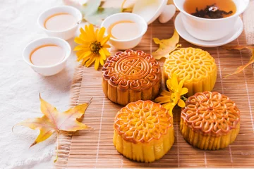 Selbstklebende Fototapete Dessert Mooncake. Chinese mid autumn festival food.