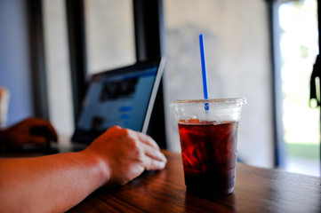 Hand and computer Work and technology To do business Of the businessmen Successful