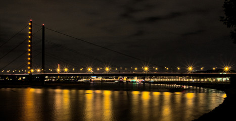 Düsseldorfer Altstadt bei Nacht