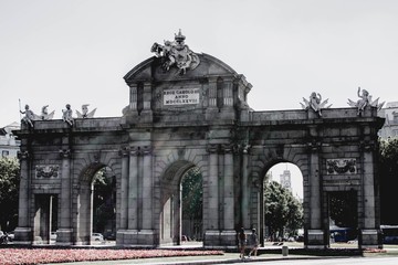 Obraz premium Alcala Gate in Madrid during sunset, Spain