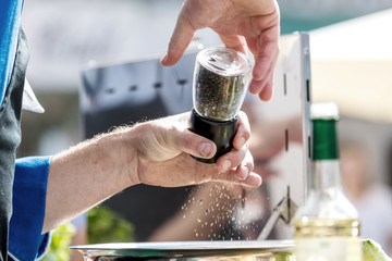 Chefkoch,Leckeres essen zubereiten und kosten 