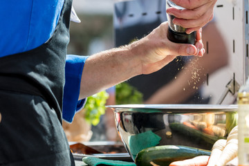Chefkoch,Leckeres essen zubereiten und kosten 