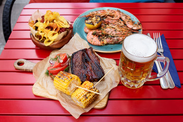 Grilled corn and smoked pork ribs with beer