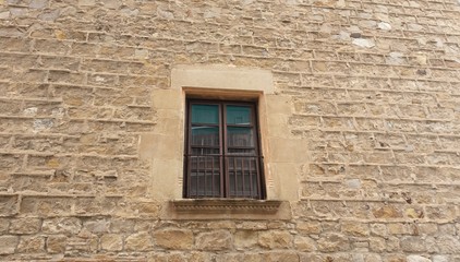 Fototapeta na wymiar balcon en fachada antigua
