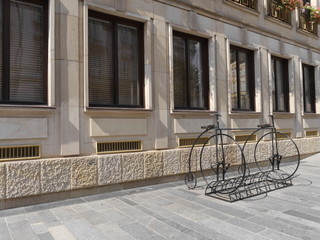 pomysłowy stojak na rowery © barbara