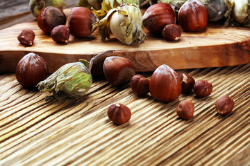 hazelnut with shell and craked and hazelnut leaves.