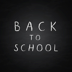 Obraz premium Hand drawn lettering “Back to school” on a chalkboard background. Ink letters. Grunge vector illustration. Education concept.