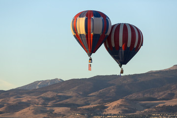 Obraz premium American flag and Nevada state flag flying with hot air balloons