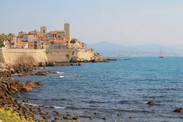 Fototapeta na wymiar La magnifique vieille ville d'Antibes et son musée Picasso, Cote d'Azur, France