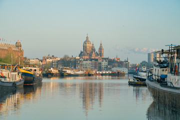 Obraz premium Morning view of the famous Passenger Ship Avanti and cityscape