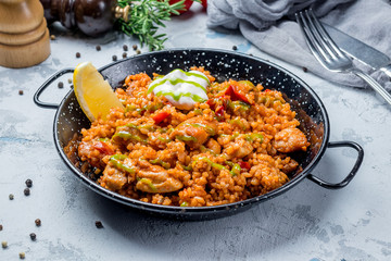 paella with chicken