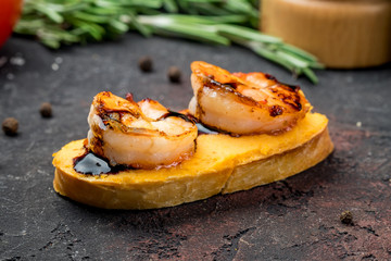 Bruschetta with prawns
