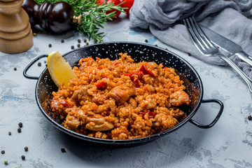 paella with chicken