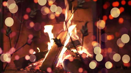Рождественский огонь в камине, узорная кованая...