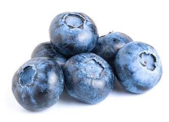 Obraz premium fresh ripe blueberry isolated on white background