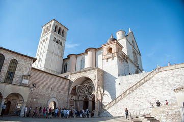 Basilica di San Francesco in Assisi, vista dal basso